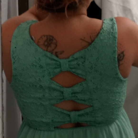 Summer Dress with cute bow back - Picture 2 of 6